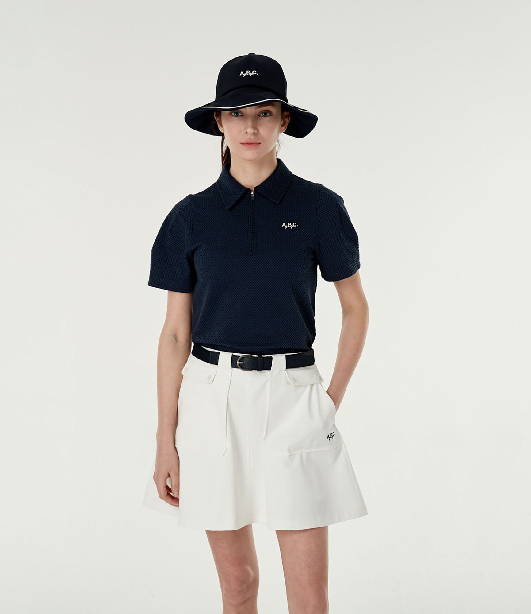 ダークネイビー