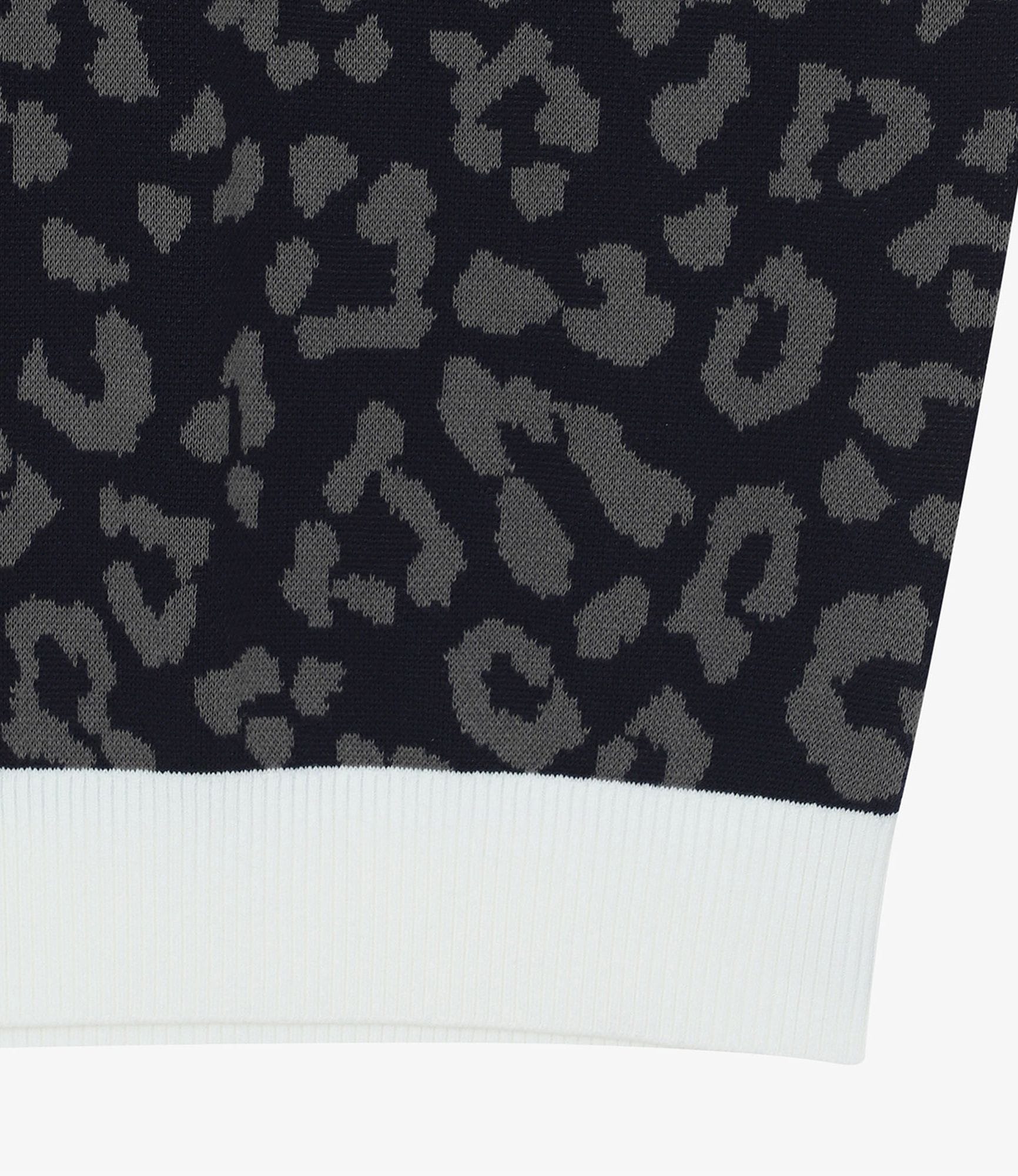 ダークネイビー