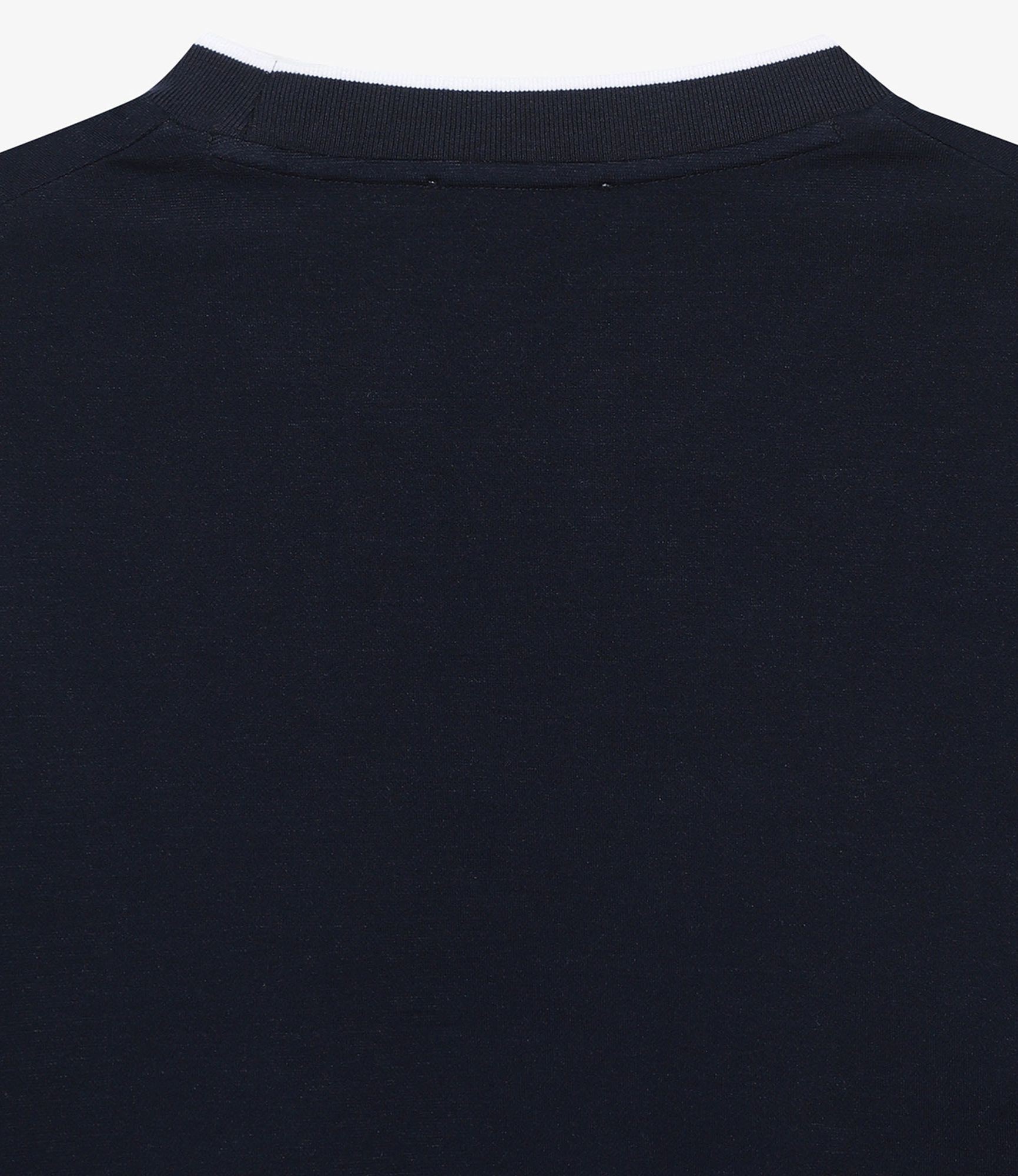 ダークネイビー