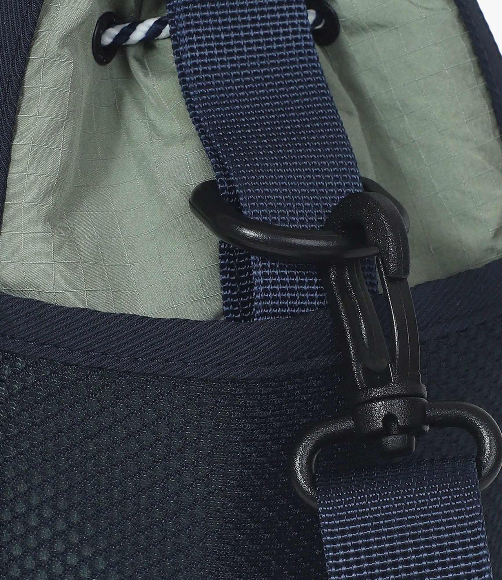 ダークネイビー