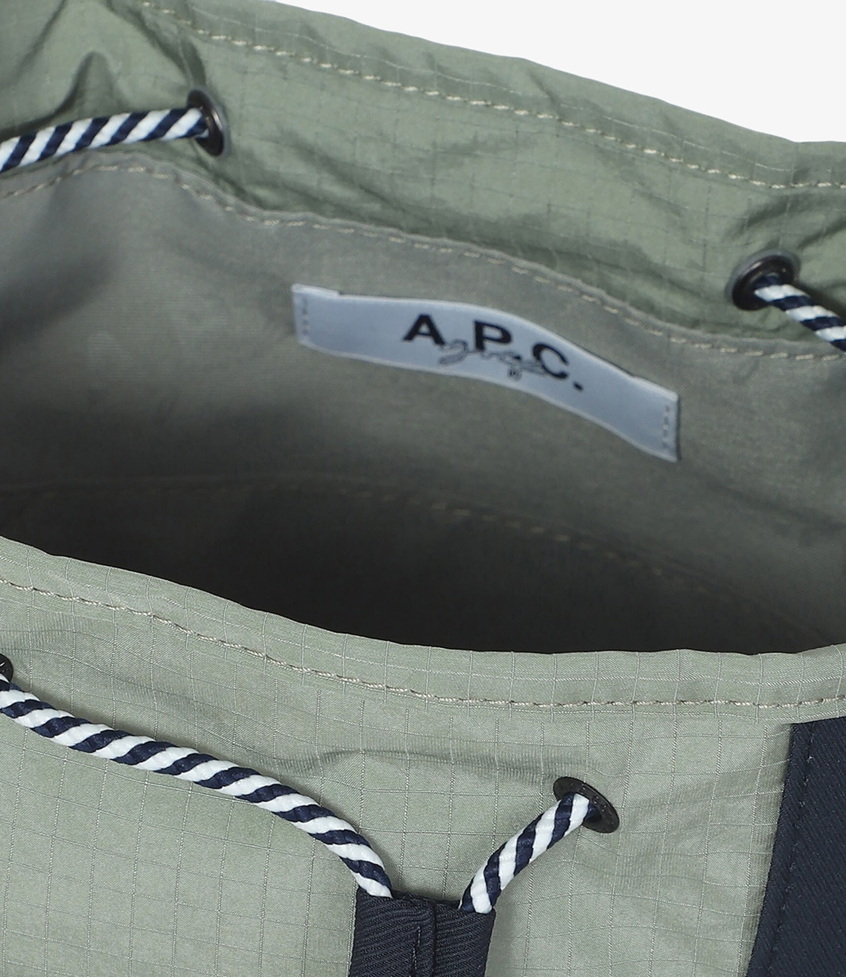 ダークネイビー