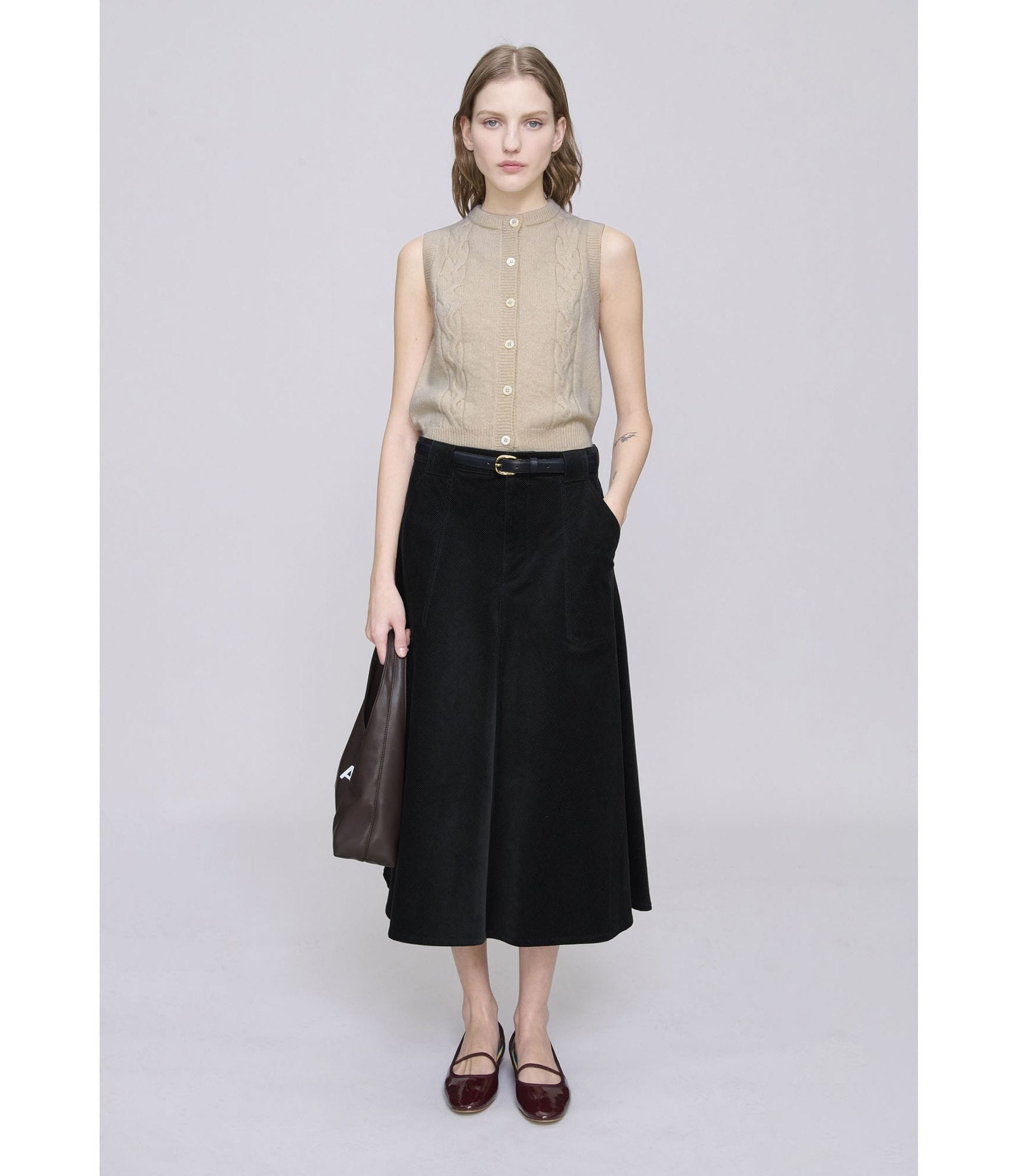 チャコールグレー