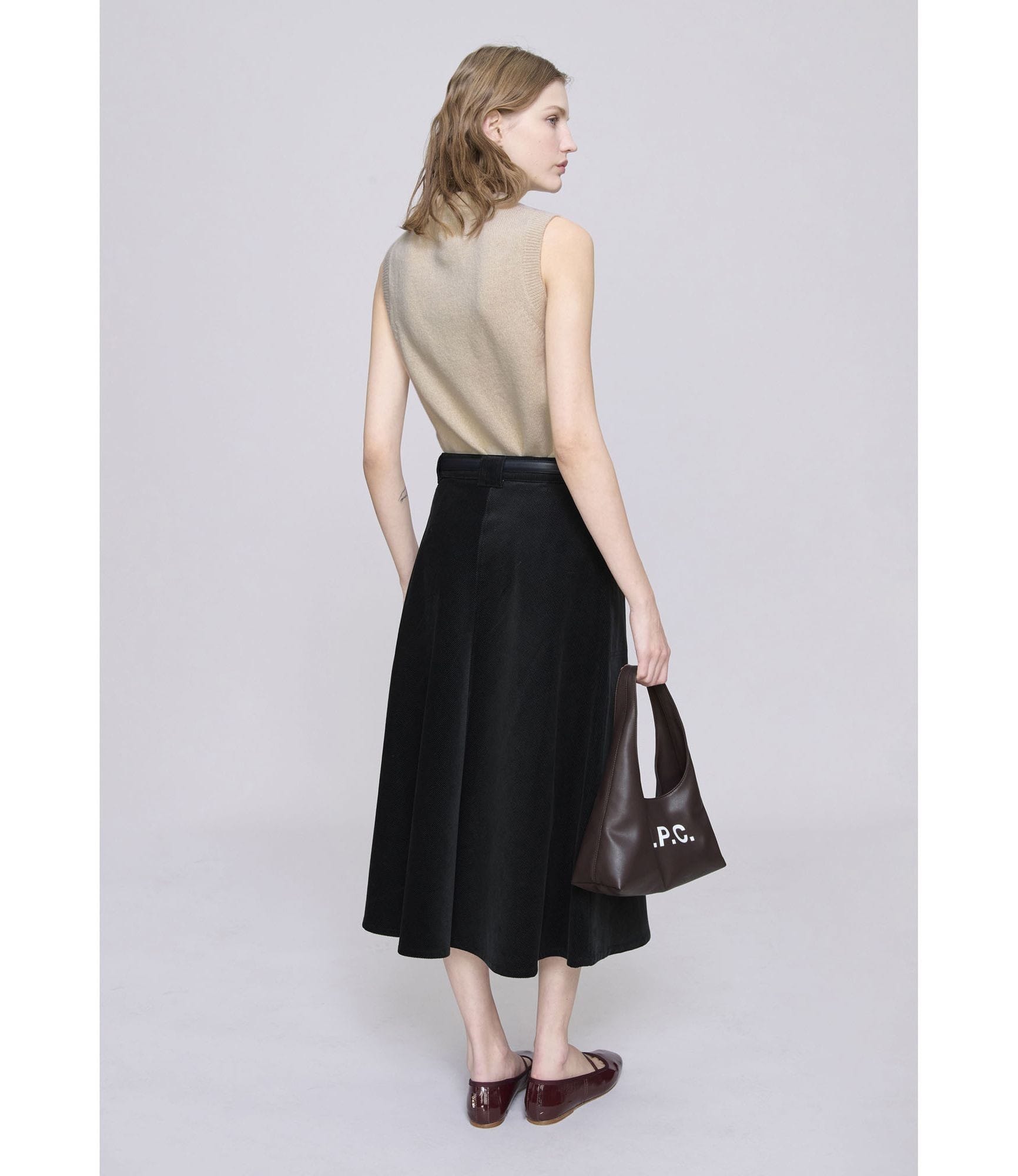 チャコールグレー