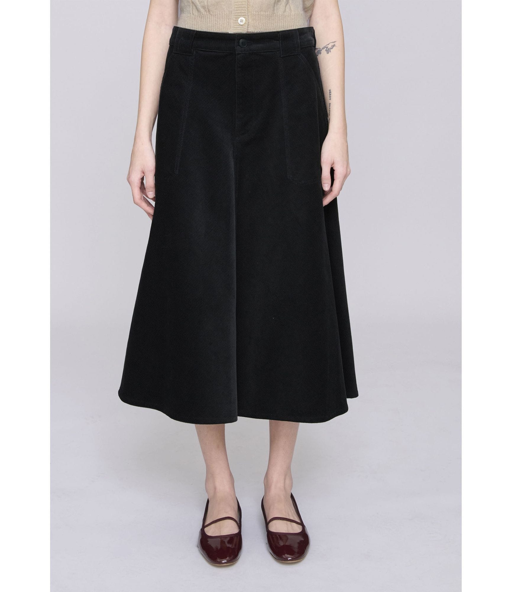 チャコールグレー