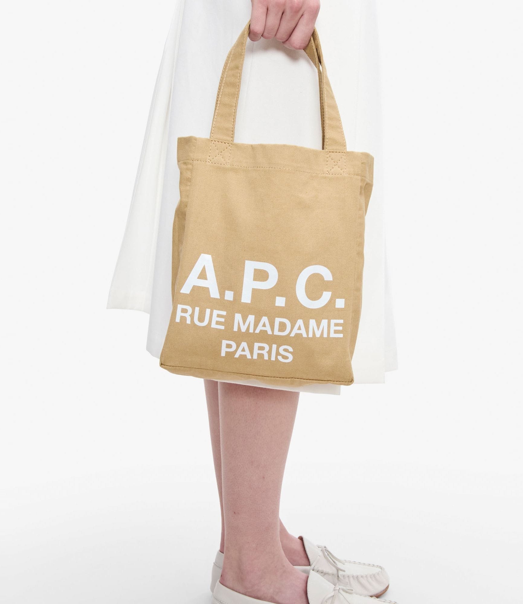 ダークベージュ