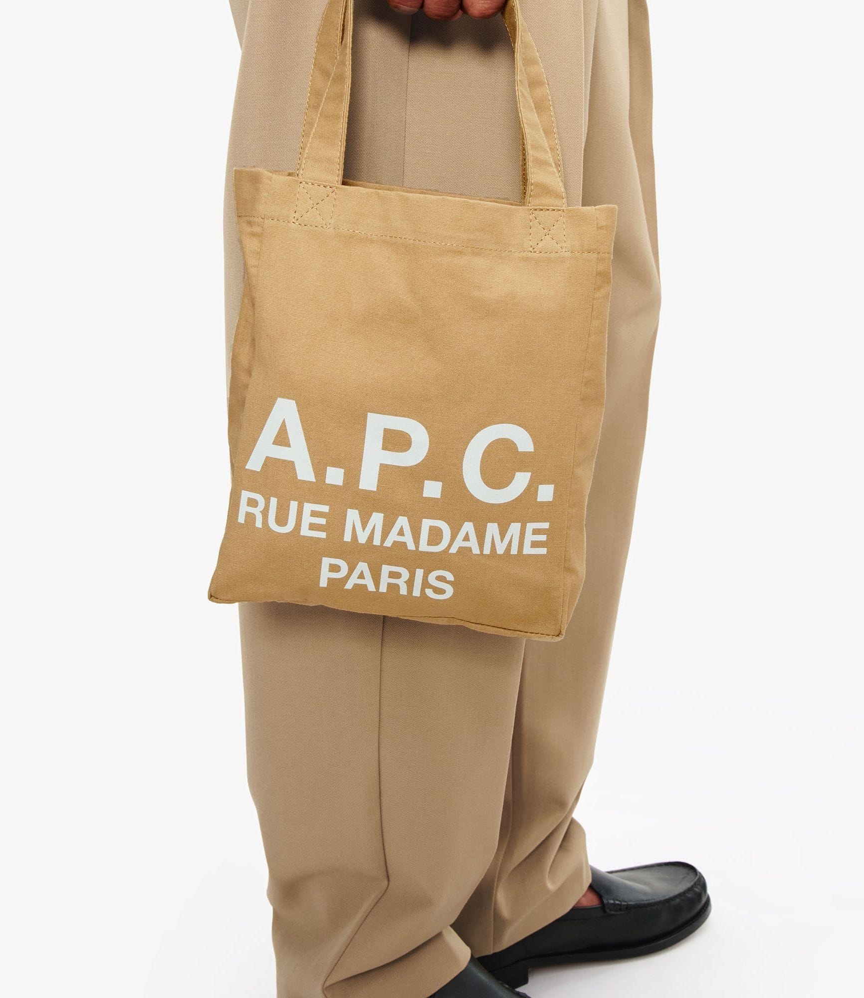 ダークベージュ