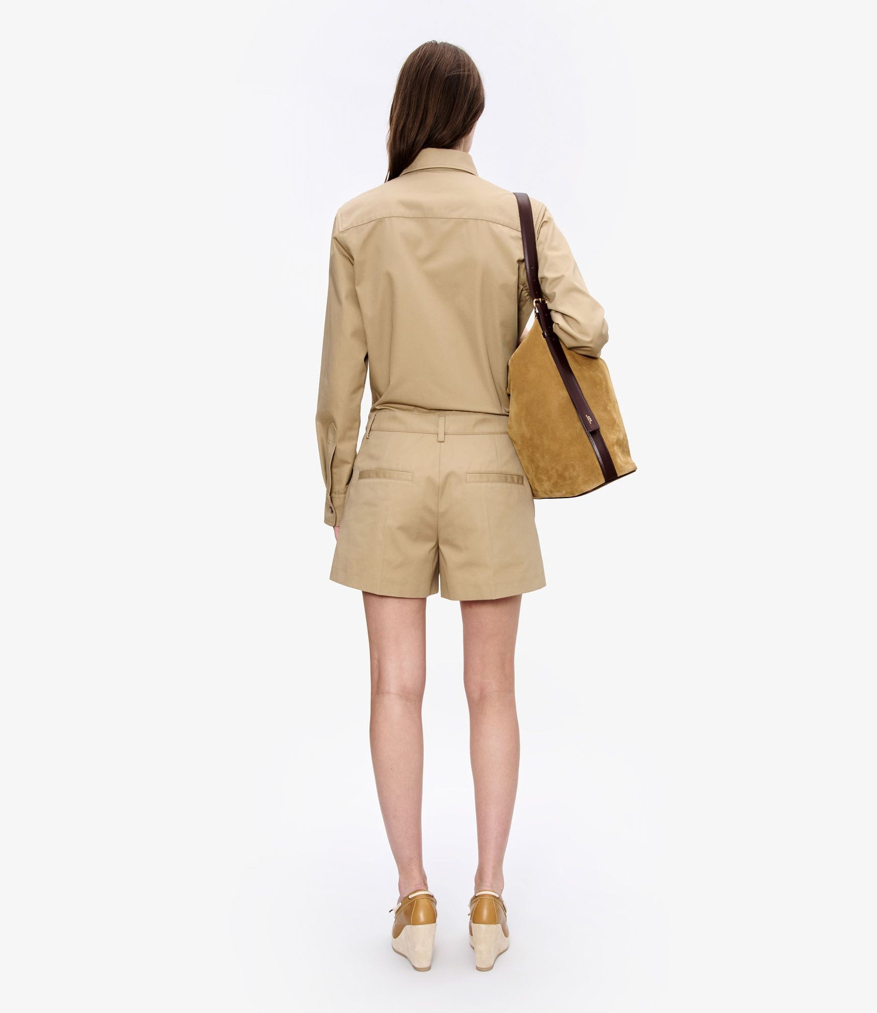 ダークベージュ