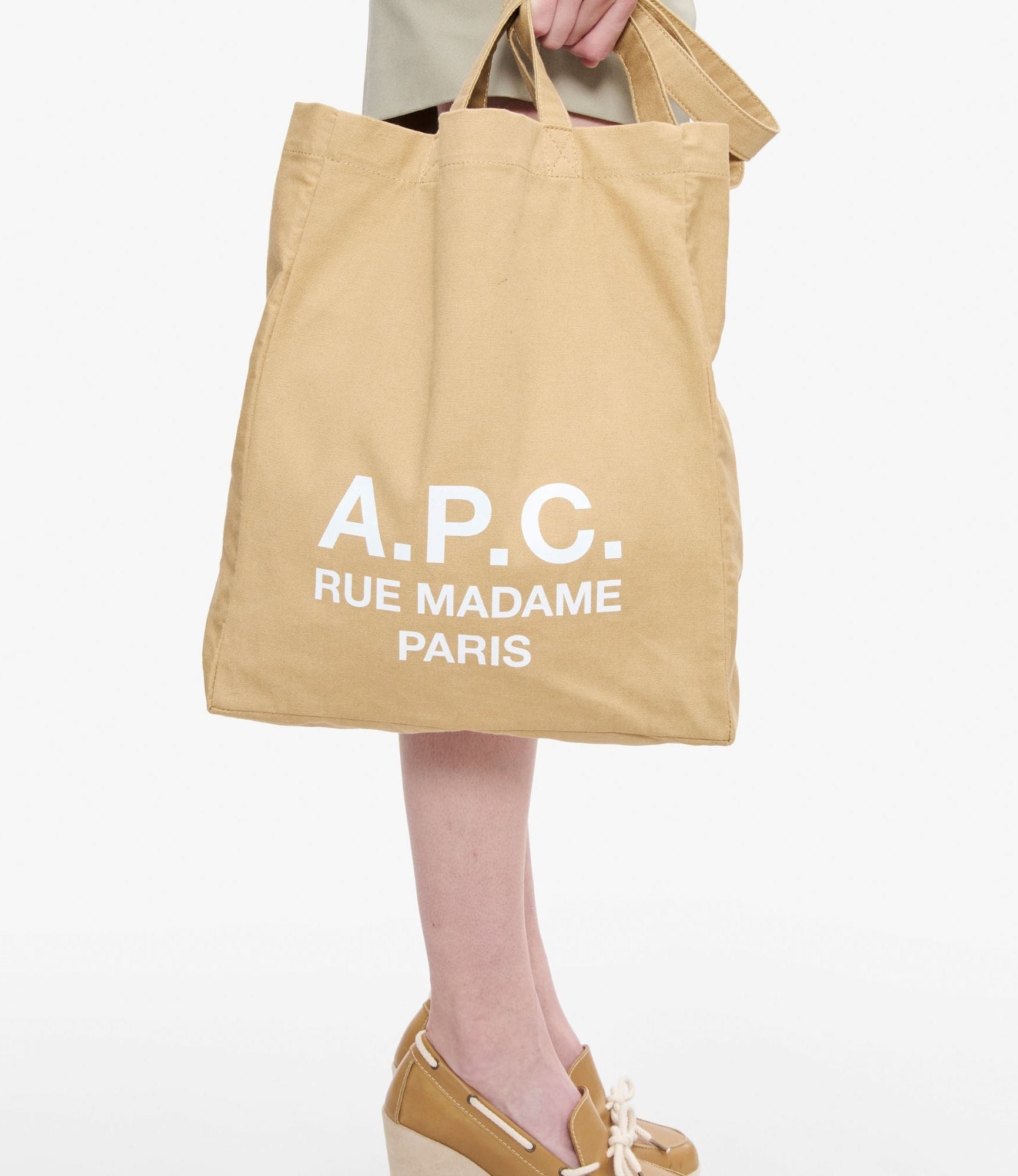 ダークベージュ