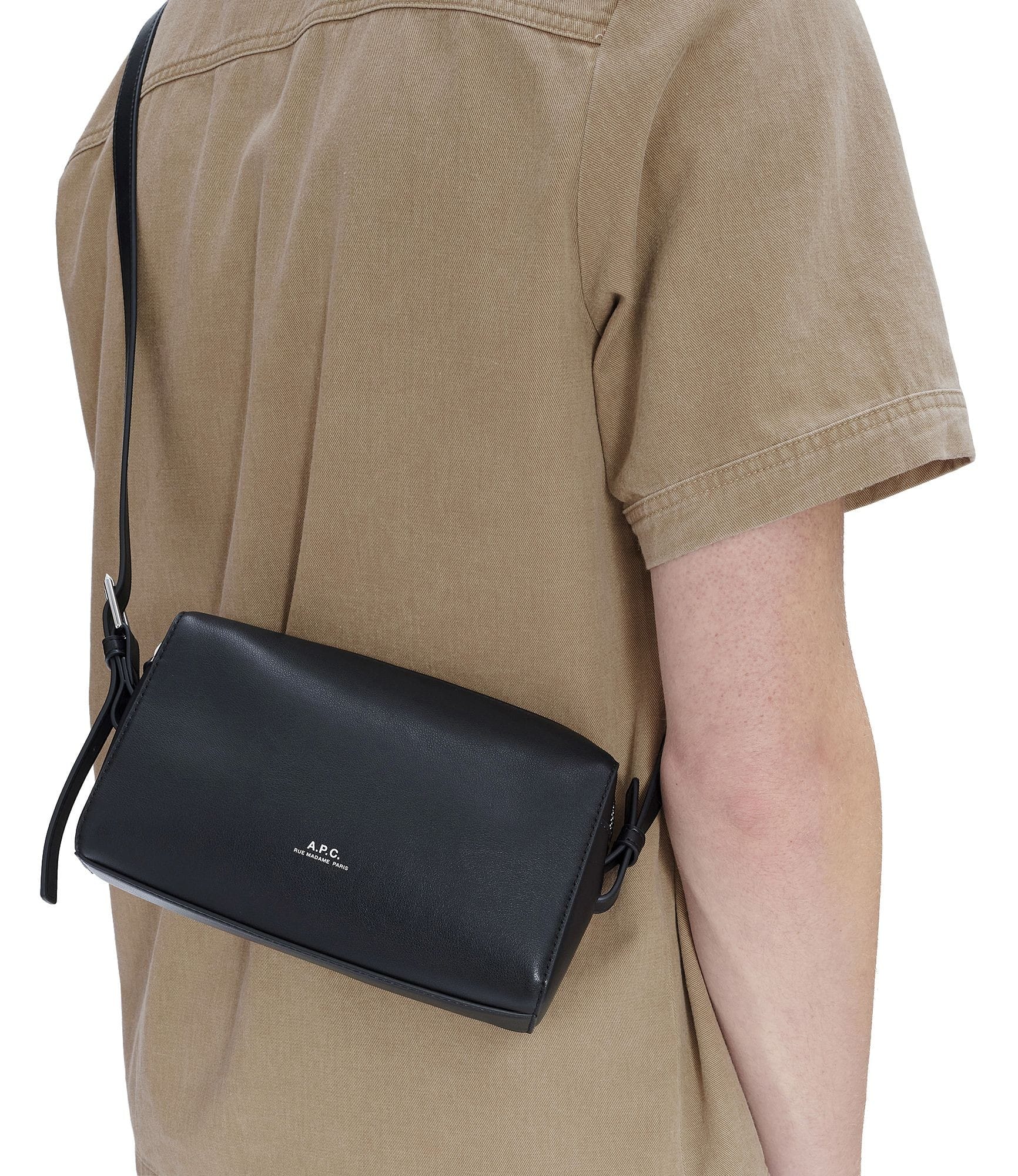 R ✨A.P.C ショルダーバッグ　Nino カメラバッグ Nino カメラバッグ｜バッグ｜A.P.C. | アーペーセー日本公式オンライン