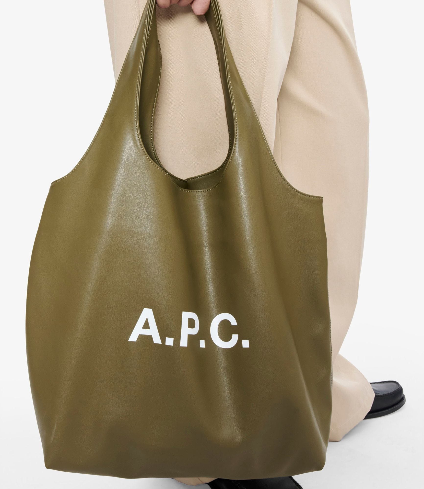 ミリタリーカーキ