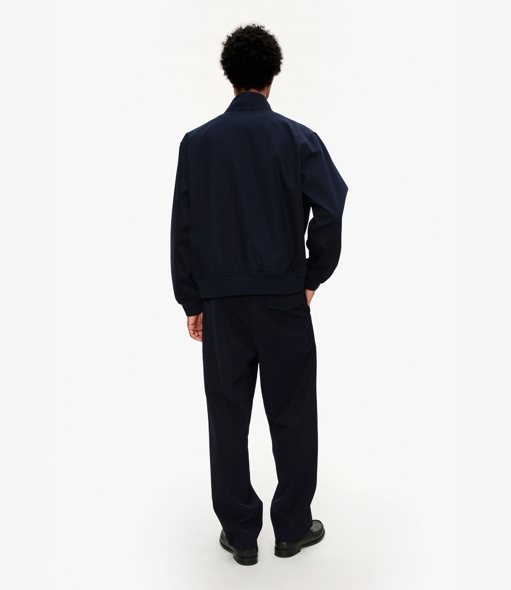 ダークネイビー