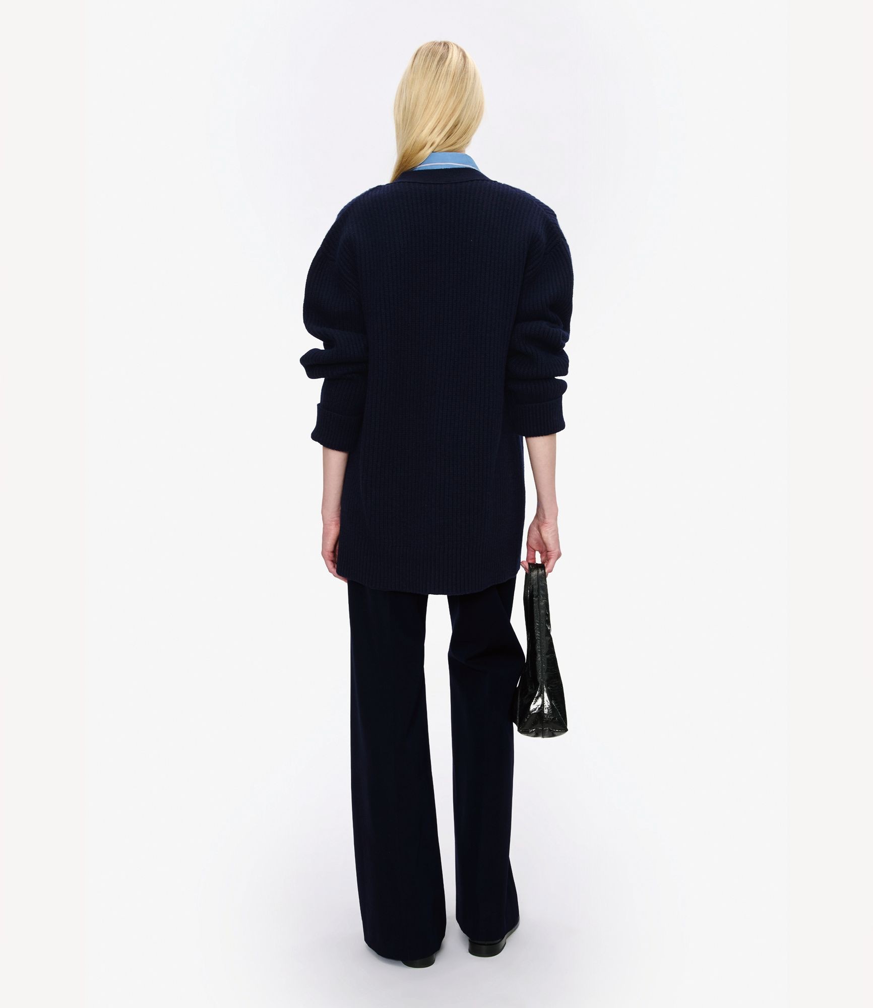 ダークネイビー