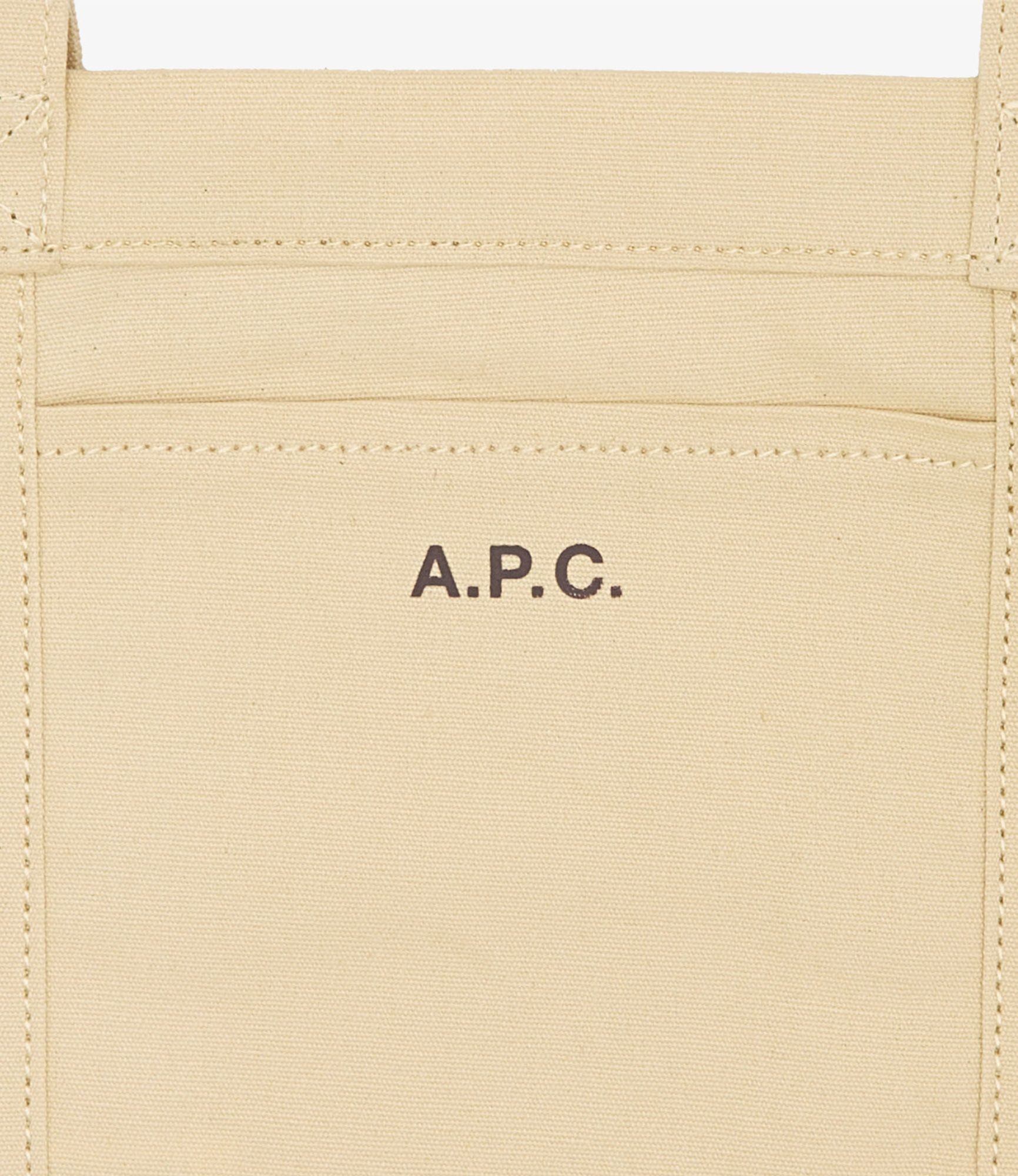 ナチュラルベージュ