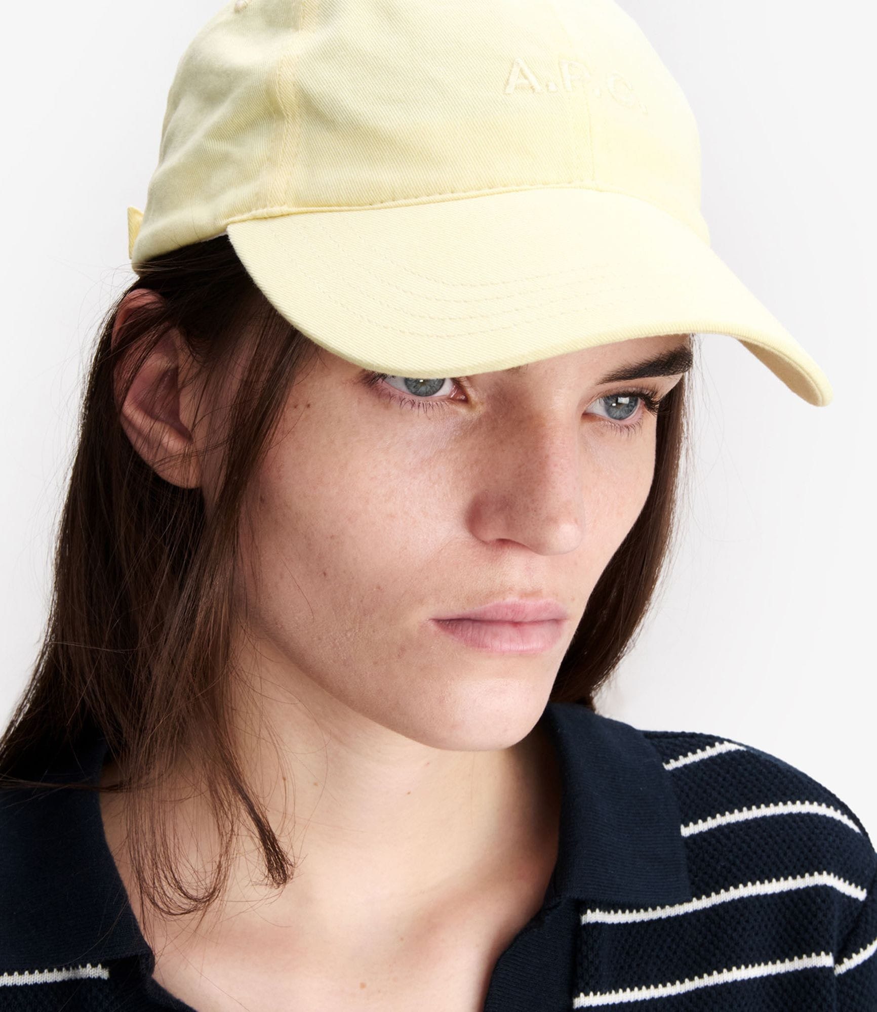 ライトイエロー