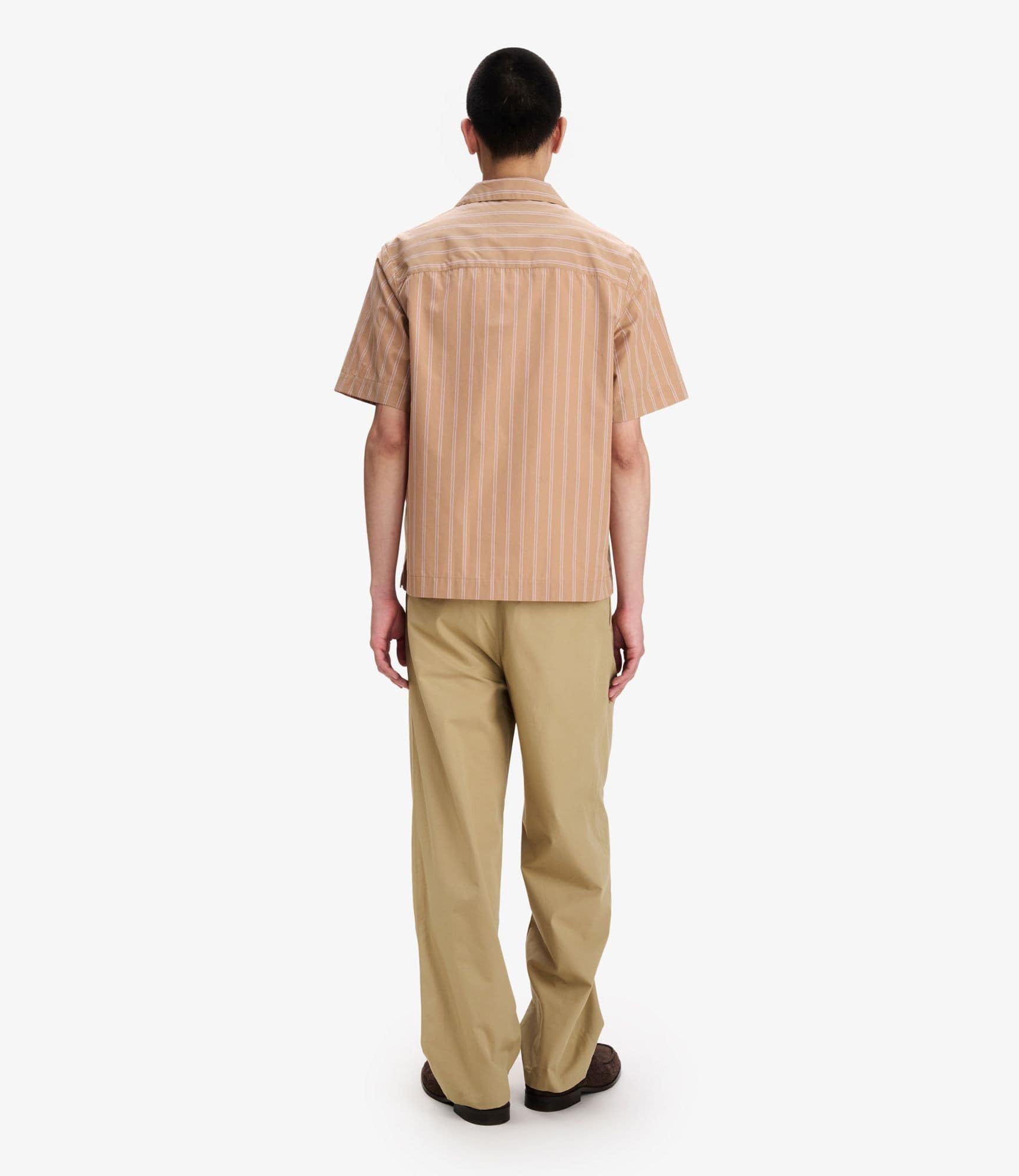 ベージュ