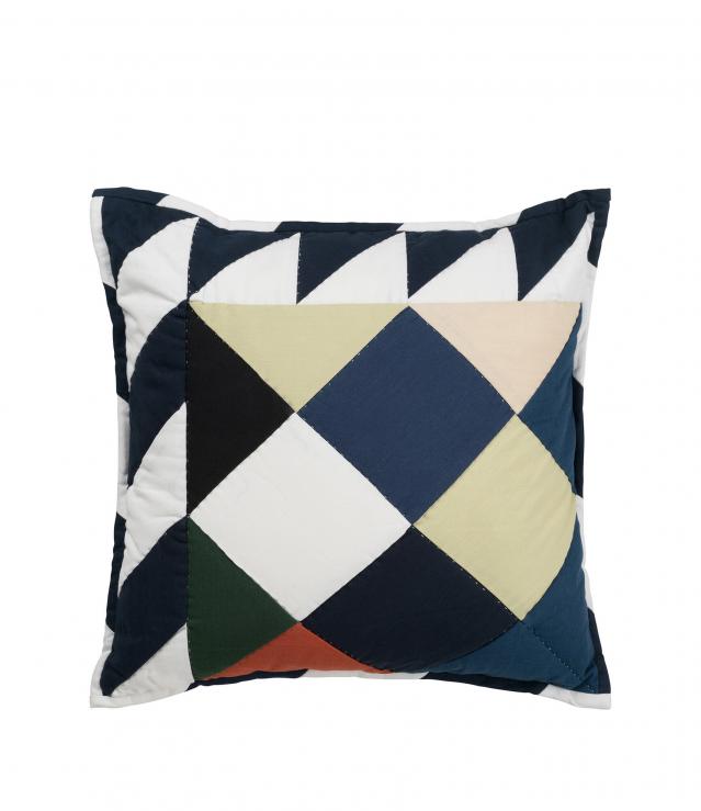 新品】A.P.C. QUILTS クッション APC ブラック系 | www.jarussi.com.br